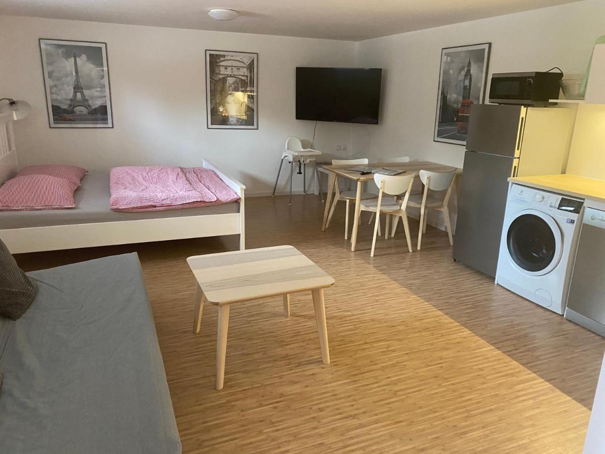 Red Travel Apartment Dvůr Králové nad Labem Екстериор снимка