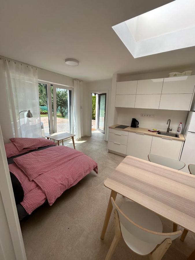 Red Travel Apartment Dvůr Králové nad Labem Екстериор снимка