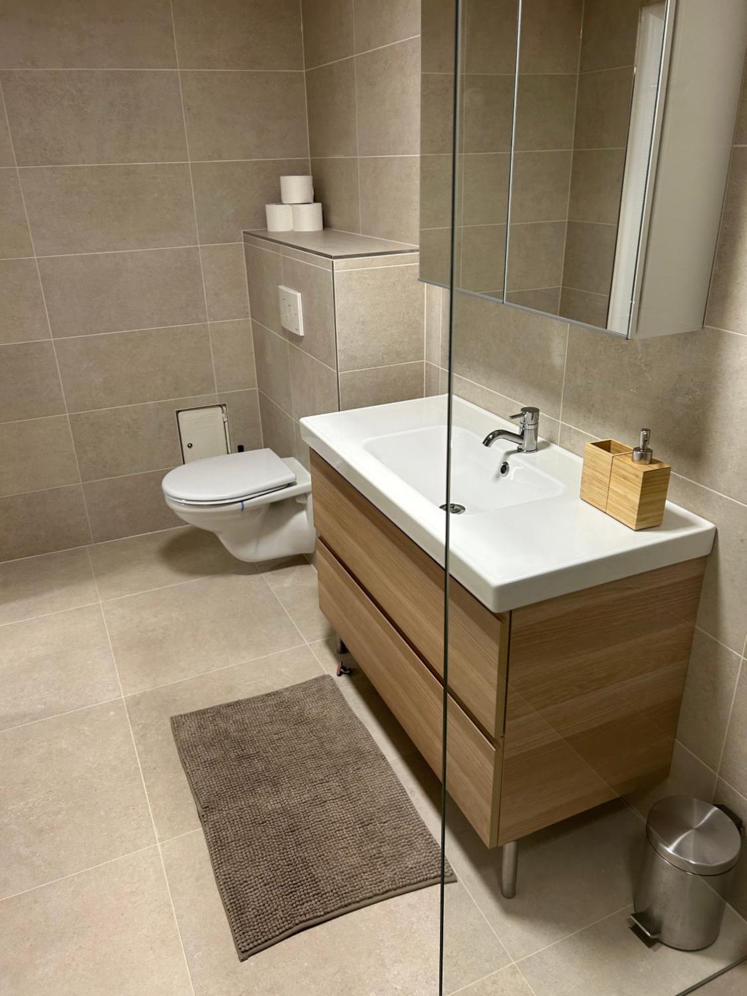 Red Travel Apartment Dvůr Králové nad Labem Екстериор снимка