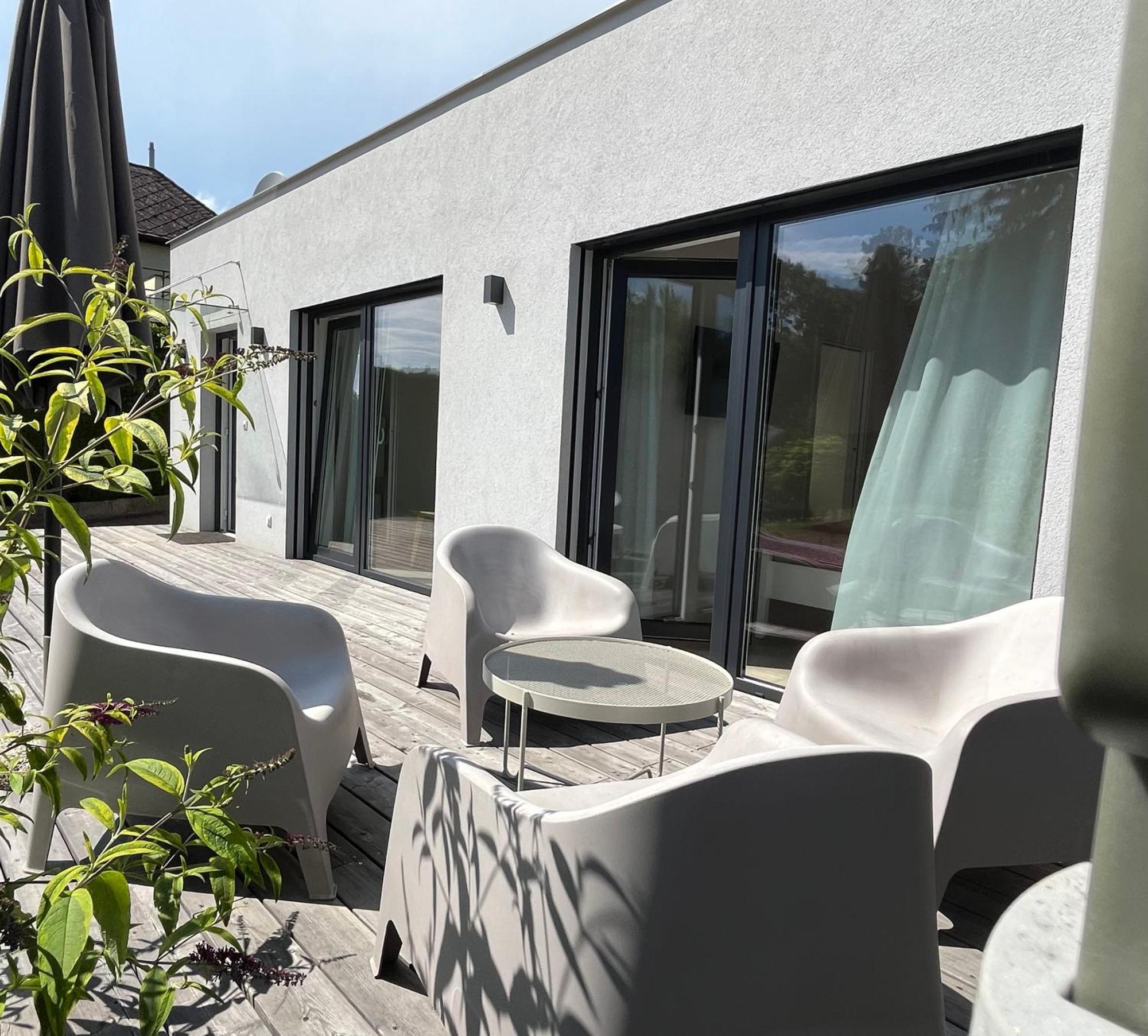 Red Travel Apartment Dvůr Králové nad Labem Екстериор снимка
